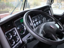 2016 KENWORTH, T800 Tandem Extended Day Cab - Image #3