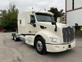 2017 PETERBILT, 579 - Image #4