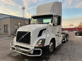 2011 VOLVO, VNL64T300 - Image #2