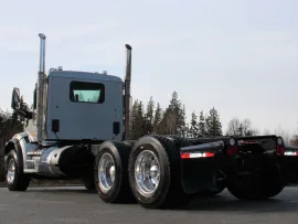 2019 PETERBILT, 567 TANDEM DAY CAB - Image #2