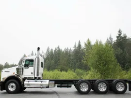 2019 KENWORTH, T800 Extended Daycab Tri-Drive - Image #2