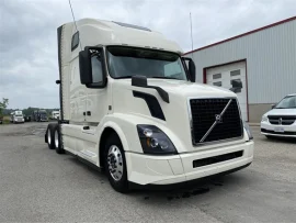 2017 VOLVO, VNL64T670 - Image #2