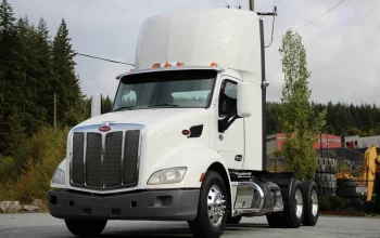 2018 PETERBILT, 579 TANDEM DAY CAB 510 HP 18 SPD AUTO SUPER 40S FULL LOCKERS SLIDING 5TH WHEEL