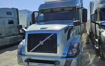 2017 VOLVO, VNL780