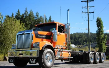 2019 WESTERN STAR, 4900SF DAY CAB TRI DRIVE