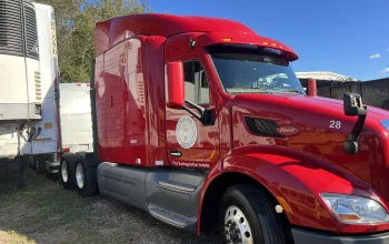 2015 PETERBILT, 579