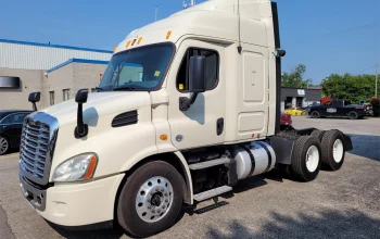 2013 FREIGHTLINER, CASCADIA 113
VIN: ***KWFVE; Stock Id: 23-158 - ULTRALIGHT