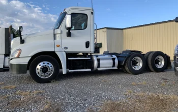 2017 FREIGHTLINER, 122SD DAYCAB TANDEM TRACTOR
