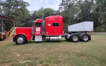 2011 PETERBILT, 389