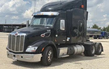 2017 PETERBILT, 579