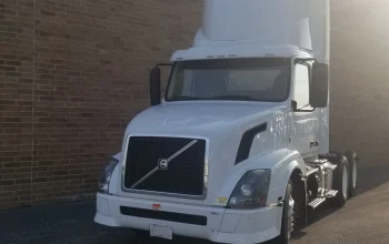 2015 VOLVO, VNL300
