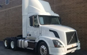 2015 VOLVO, VNL300