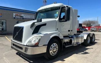 2015 VOLVO, VNL64T300