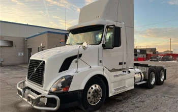 2011 VOLVO, VNL64T300