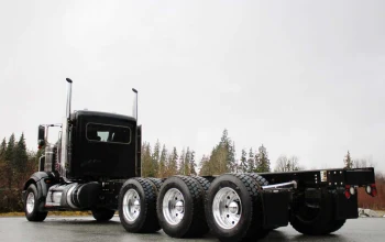 2020 PETERBILT, 367 EXTENDED DAY CAB TRI DRIVE