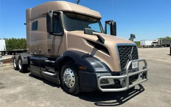 2021 VOLVO, VNL64T740