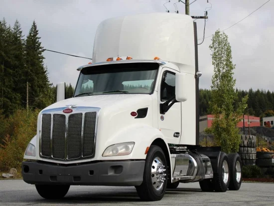 2018 PETERBILT, 579 TANDEM DAY CAB 510 HP 18 SPD AUTO SUPER 40S FULL LOCKERS SLIDING 5TH WHEEL - Image #1