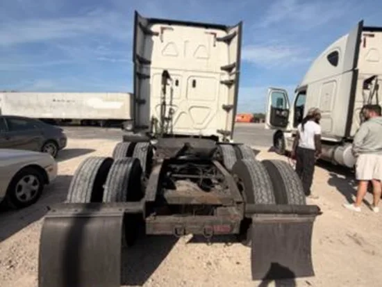 2019 FREIGHTLINER, CASCADIA 126 - Image #1