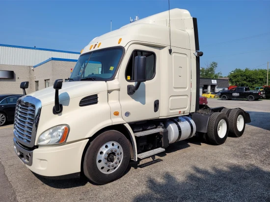 2013 FREIGHTLINER, CASCADIA 113 - Image #1