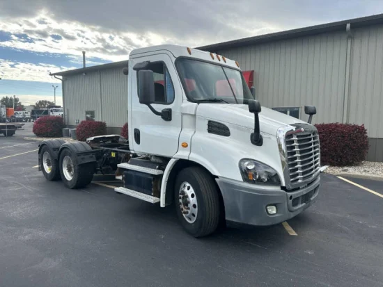 2016 FREIGHTLINER, 122SD TANDEM DAY CAB - Image #1