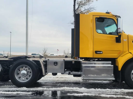 2017 PETERBILT, 579 TANDEM DAY CAB - Image #1