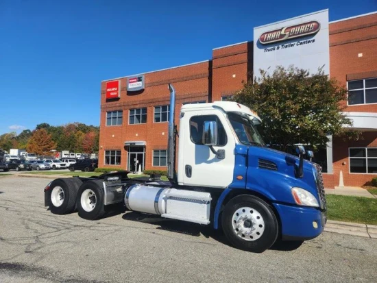 2015 FREIGHTLINER, CASCADIA 113 - Image #1