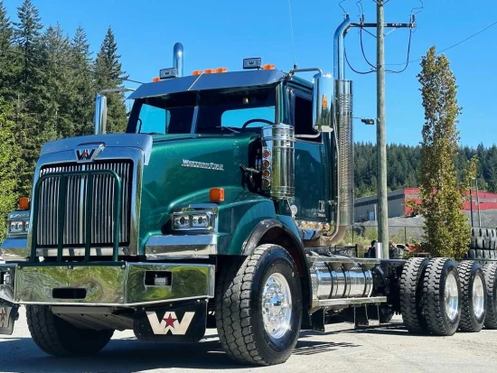2020 WESTERN STAR, 4900 TRI DRIVE DAYCAB DD16 600HP 18 SPD DBL FRAME FULL LOCKERS LOW MILES - Image #1