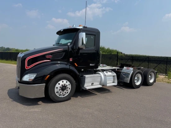 2016 PETERBILT, 579 - Image #1