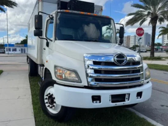 2011 HINO, 268 - Image #1