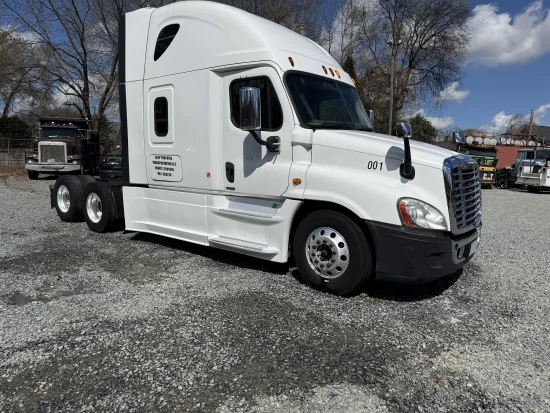2015 FREIGHTLINER, CASCADIA 125 - Image #1