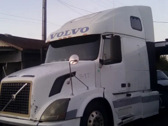 2004 VOLVO, VNL - Image #1