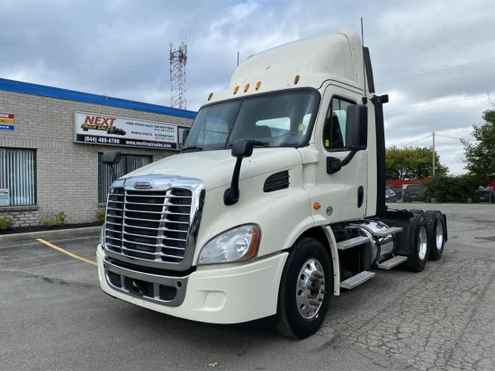 2015 FREIGHTLINER, CASCADIA 113 - Image #1