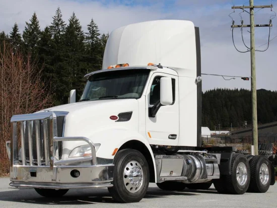 2017 PETERBILT, 579 TANDEM AXLE DAYCAB - Image #1