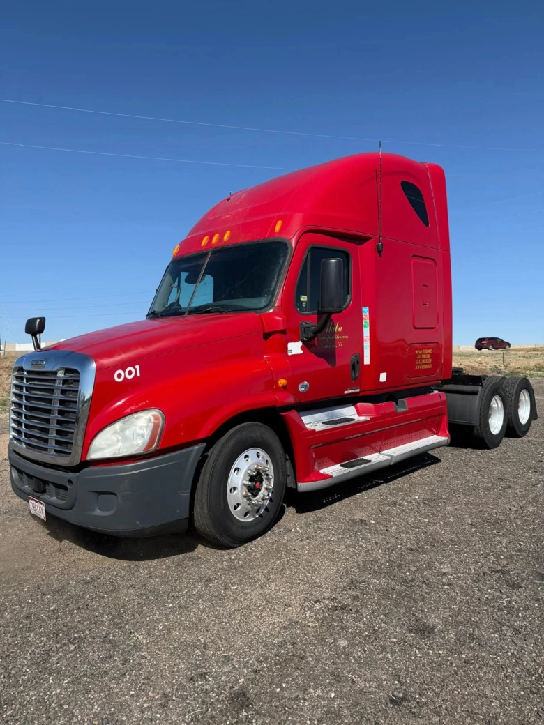 Used semi truck Freightliner Cascadia