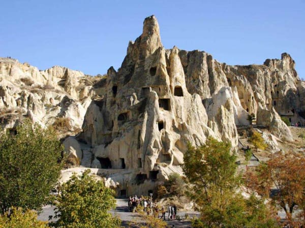 Keşişler Manastırı (Keşişlerin Manastırı)