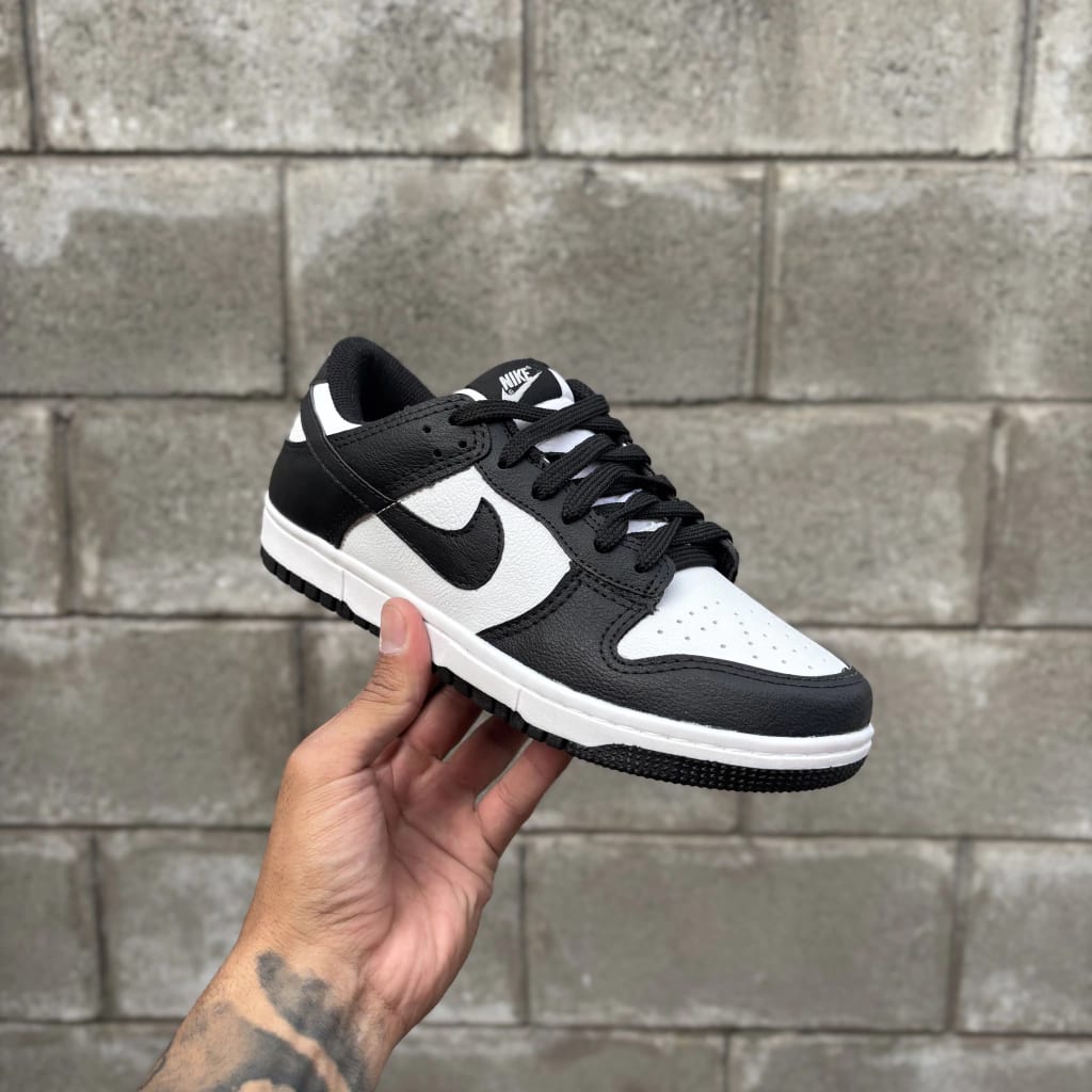 Nike SB Dunk Low Panda