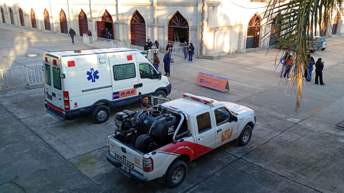 Unidades SAE — ambulancia y vehículo de bomberos en operativo