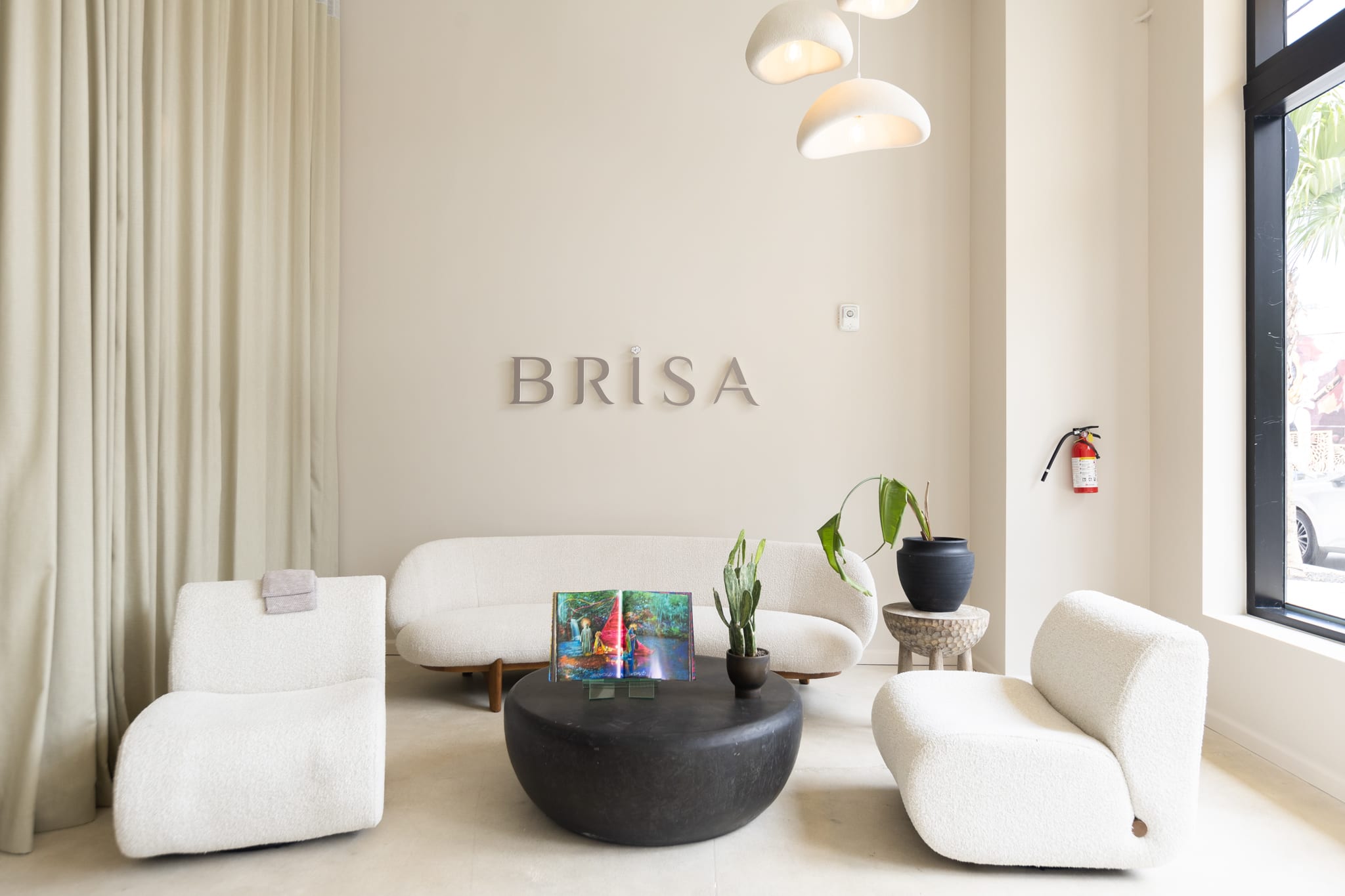 Elite nail design detail.