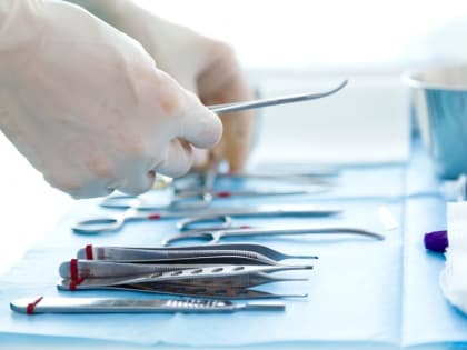 Подмосковные врачи удалили 17-летнему парню опухоль из коленного сустава