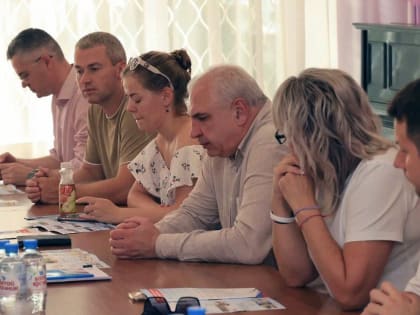 Владимир Шелухин провёл очередную встречу с лидерами общественного мнения в Дзержинском