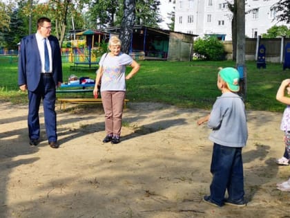 Андрей Голубев посетил детский садик в Усадах