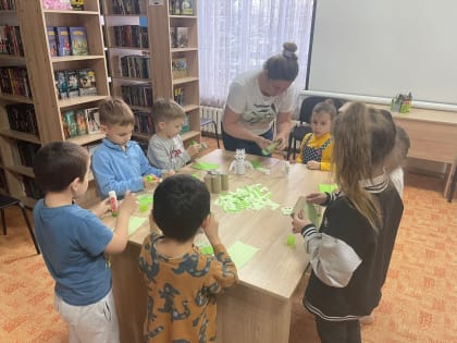 Никольские ребята изготовили дракончиков в библиотеке