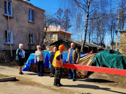 Новые крыши защитят от непогоды дома на улицах Октябрьской и Металлистов