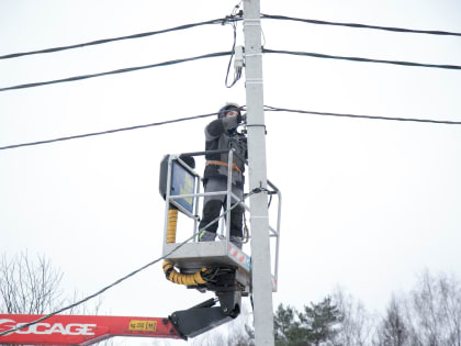 Специалисты «Мособлэнерго» приступили к строительству воздушной линии электропередачи в районе улицы Уманской в Коломне