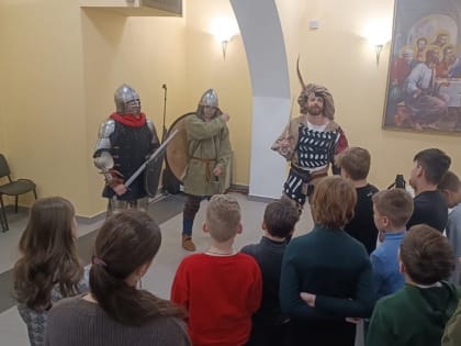 Клуб исторического фехтования МДА «Пятницкая башня» провел мастер-класс для молодежи приходов Юго-Восточного викариатства Москвы