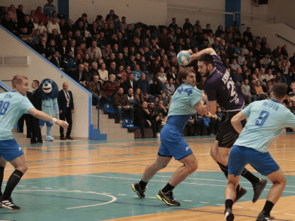 Чеховские медведи одержали победу в выездном матче Суперлиги