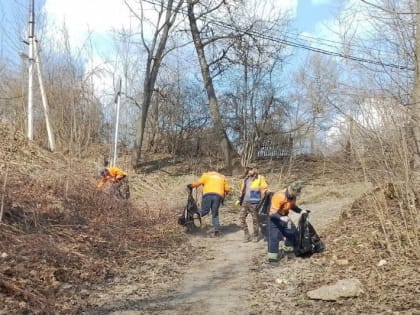 В Рузском округе сгребают листья и мусор