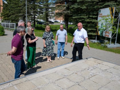 В центре внимания – монумент Славы в поселке Запрудня