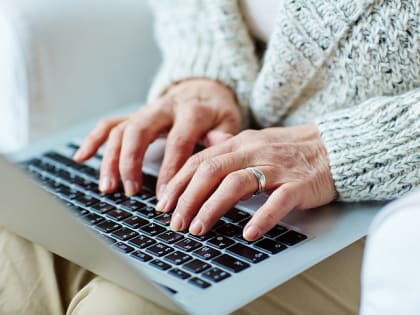 Свыше 5 тыс пенсионеров обучились компьютерной грамотности в Подмосковье с начала года