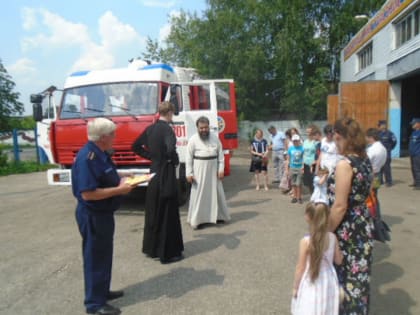 Дети из ликино-дулевской воскресной школы побывали в гостях у пожарных